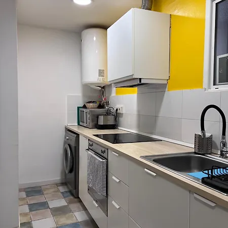 Con Encanto En Planta Superior Ideal Trabajo Y Escapadas Familiares En Montserrat Apartment *